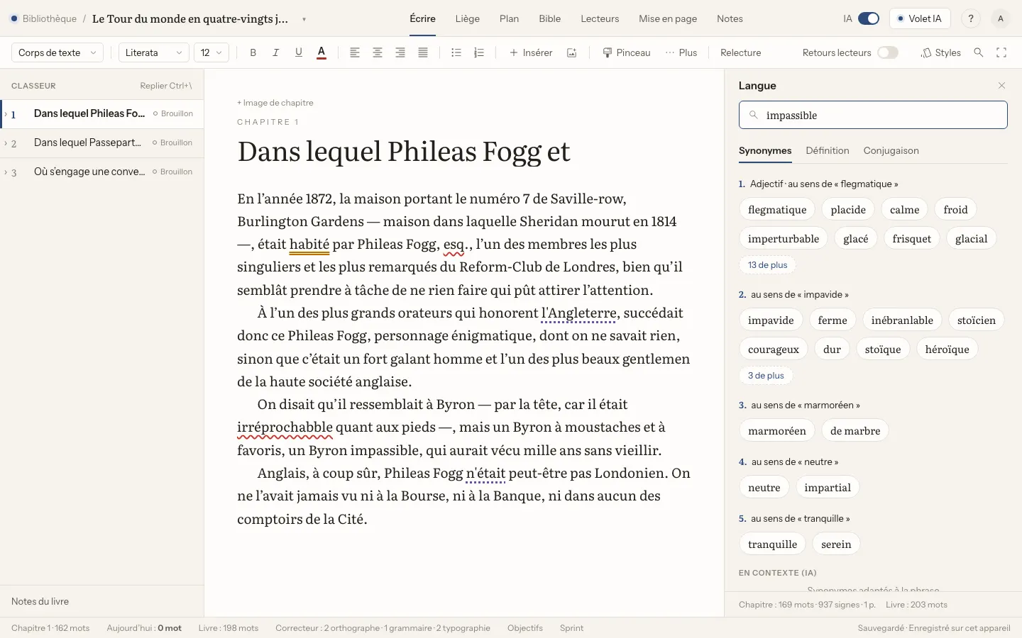 L’éditeur, avec le volet Langue : les synonymes viennent d’un dictionnaire gardé sur l’appareil, sans réseau. En bas : « Enregistré sur cet appareil ».